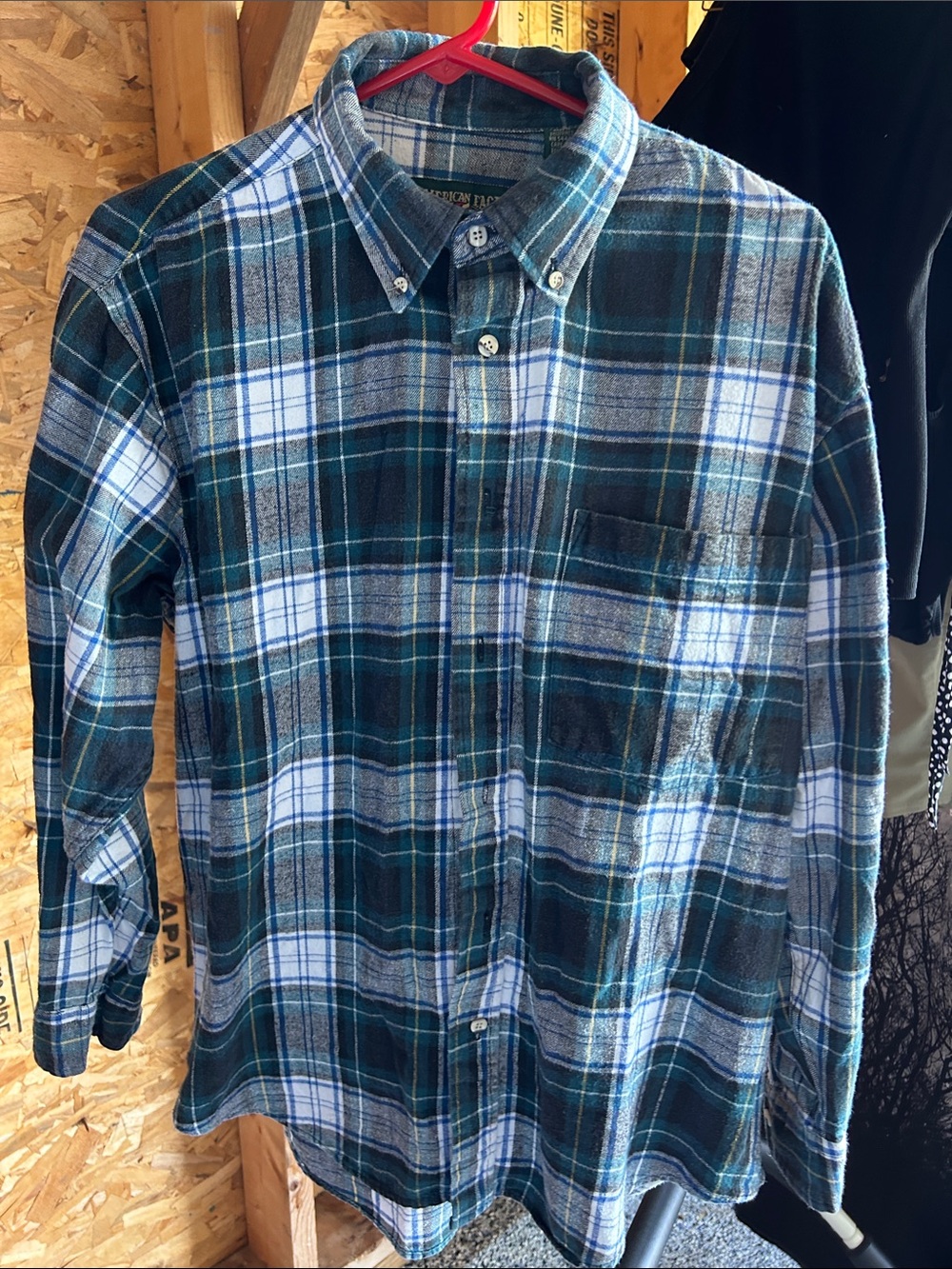Green & Navy Plaid Button-Down Flannel Shirt - Classic Casual